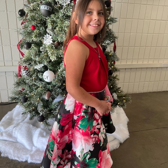 Macys red black white and green dress. Size 10/12, - Picture 4 of 7